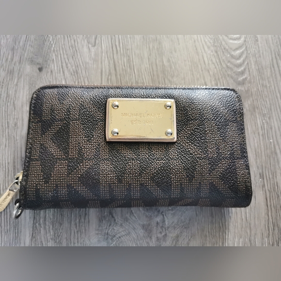 Michael Kors wallet - Picture 1 of 4